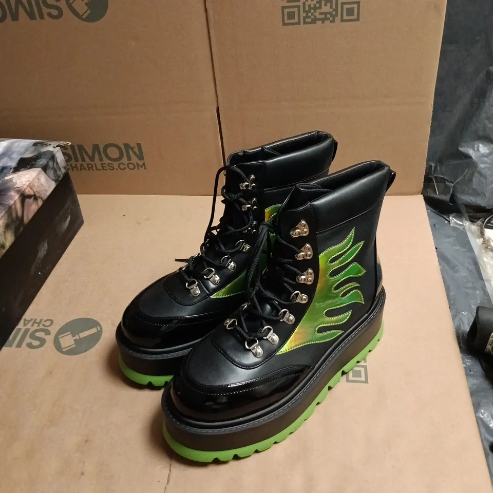 UK9 KOI CHA CHA CHA HOLOGRAM FLAME BOOTS – BLACK/GREEN