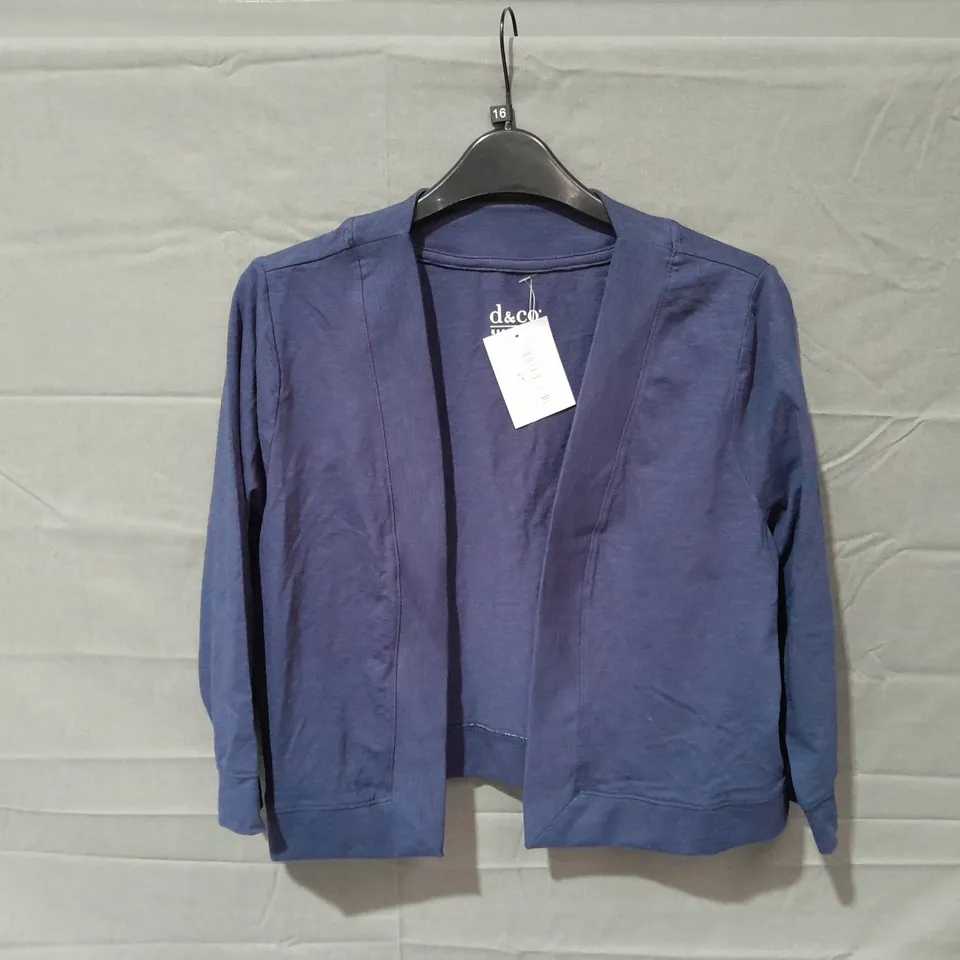 APPROXIMATELY 10 ASSORTED ITEMS OF WOMEN'S CLOTHING TO INCLUDE WYNNE LAYERS TOP SIZE M, WYNNE LAYERS SWEATER SIZE 3XL, D&CO TOP SIZE S