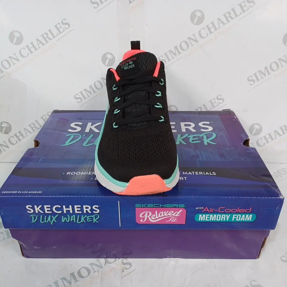 BOXED PAIR OF SKECHERS D'LUX-WALKER TRAINERS IN BLACK/MULTICOLOUR SIZE 5