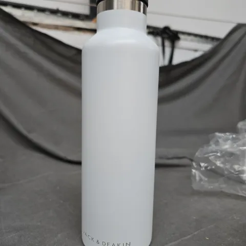 JACK AND DEAKIN WATER BOTTLE IN WHITE