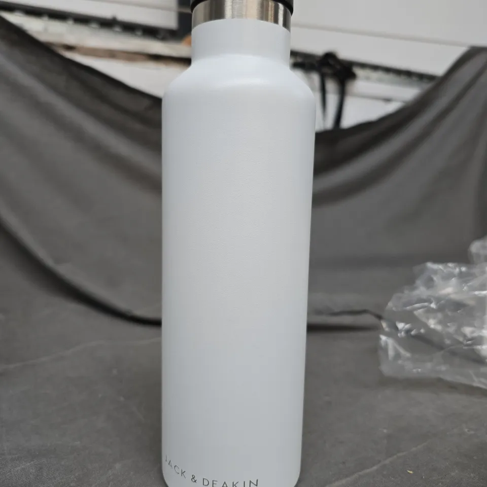 JACK AND DEAKIN WATER BOTTLE IN WHITE 