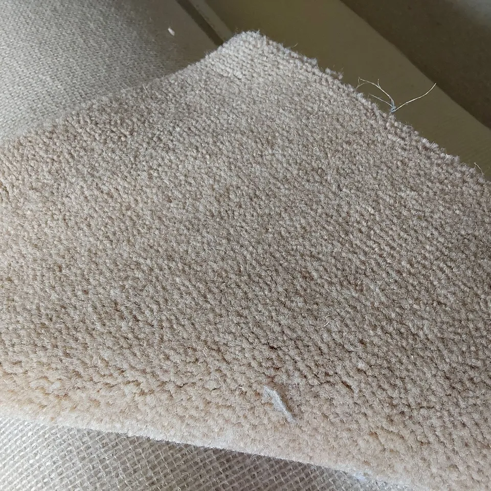 ROLL OF QUALITY RARE BREEDS MANX CARPET APPROXIMATELY 4M × 3.7M 