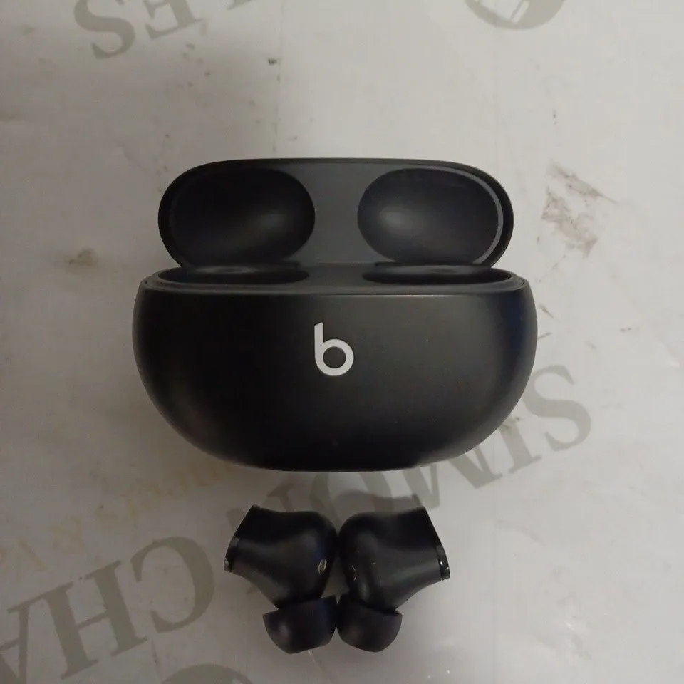 BEATS EARBUDS BLACK