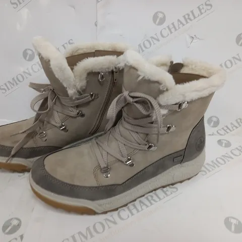 BOXED PAIR OF RIEKER ANTISTRESS WARM HIKING BOOTS SIZE 6.5 CREAM 