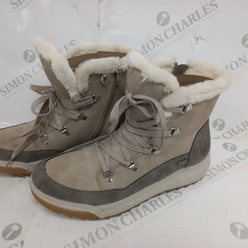 BOXED PAIR OF RIEKER ANTISTRESS WARM HIKING BOOTS SIZE 6.5 CREAM 