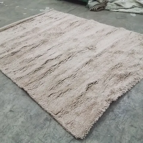 QUALITY DESIGNER AREA RUG - APPROXIMATELY 280X200CM