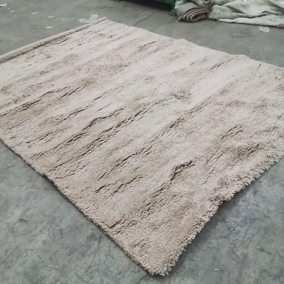 QUALITY DESIGNER AREA RUG - APPROXIMATELY 280X200CM