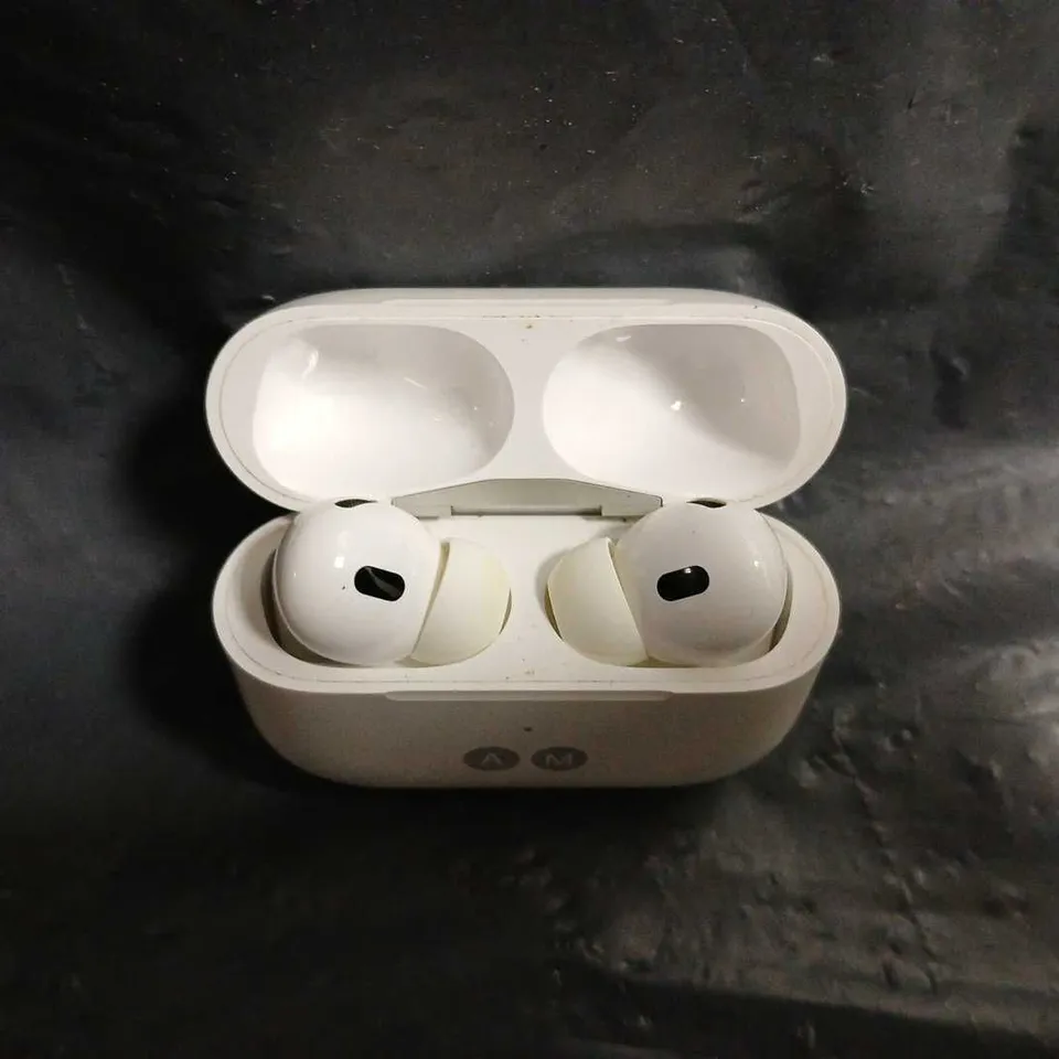 AIRPODS PRO (2ND GENERATION) MAGSAFE CHARGING CASE: A2700