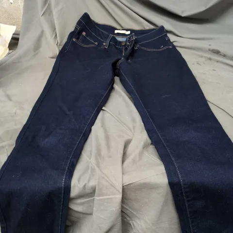 LEVIS HIGH RISE SKINNY JEANS SIZE 29