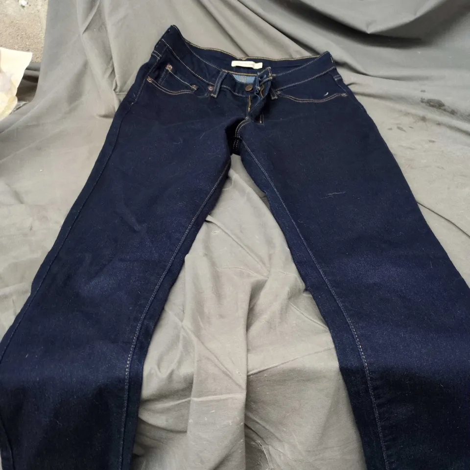 LEVIS HIGH RISE SKINNY JEANS SIZE 29