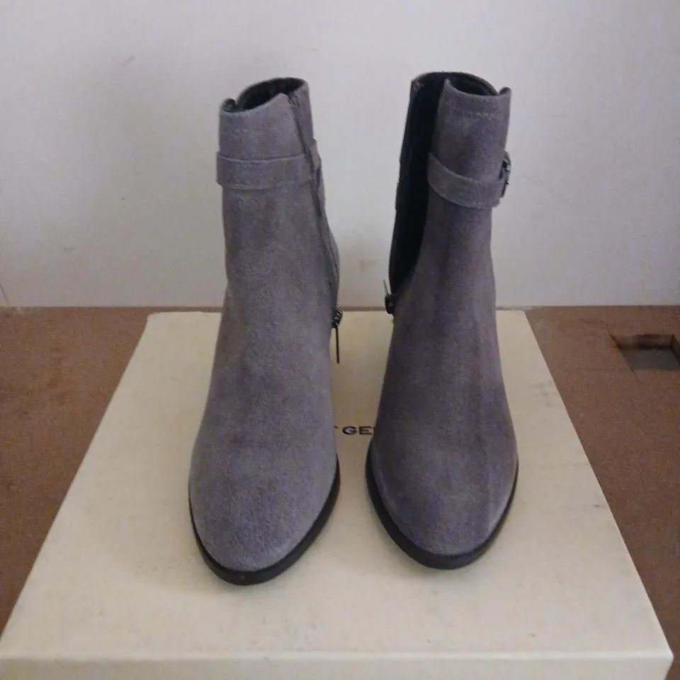 KG KURT GEIGER CHELSEA GREY SUEDE ANKLE BOOTS – UK 3 (EU 36)