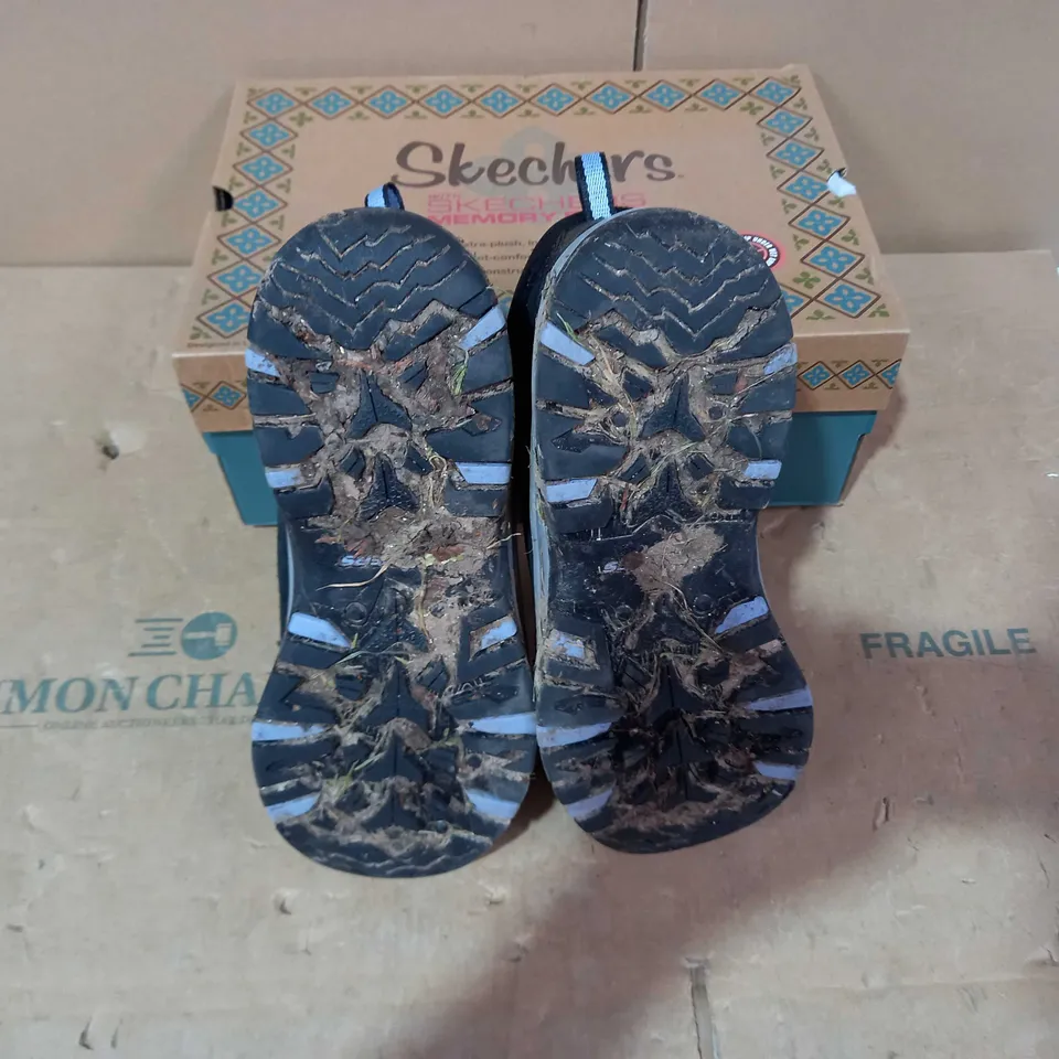 BOXED PAIR OF SKECHERS - SIZE 6.5