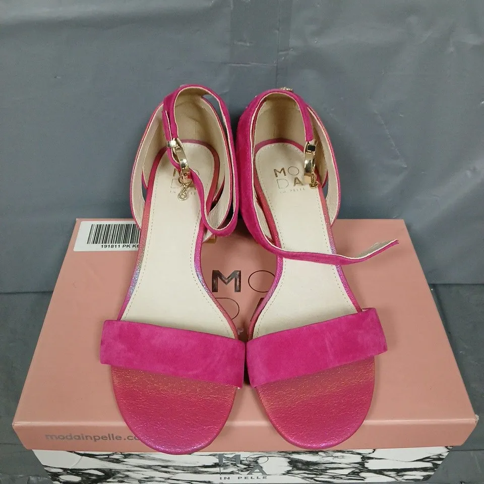 BOXED PAIR OF MODA IN PELLE OREENA BLOCK HEEL SANDALS - UK SIZE 39