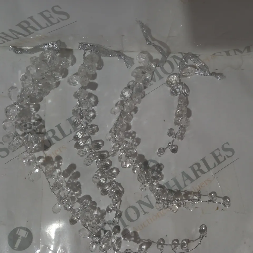 BOXED SET OF 4 CRYSTAL DECORATIONS ASSORTED LENGTHS