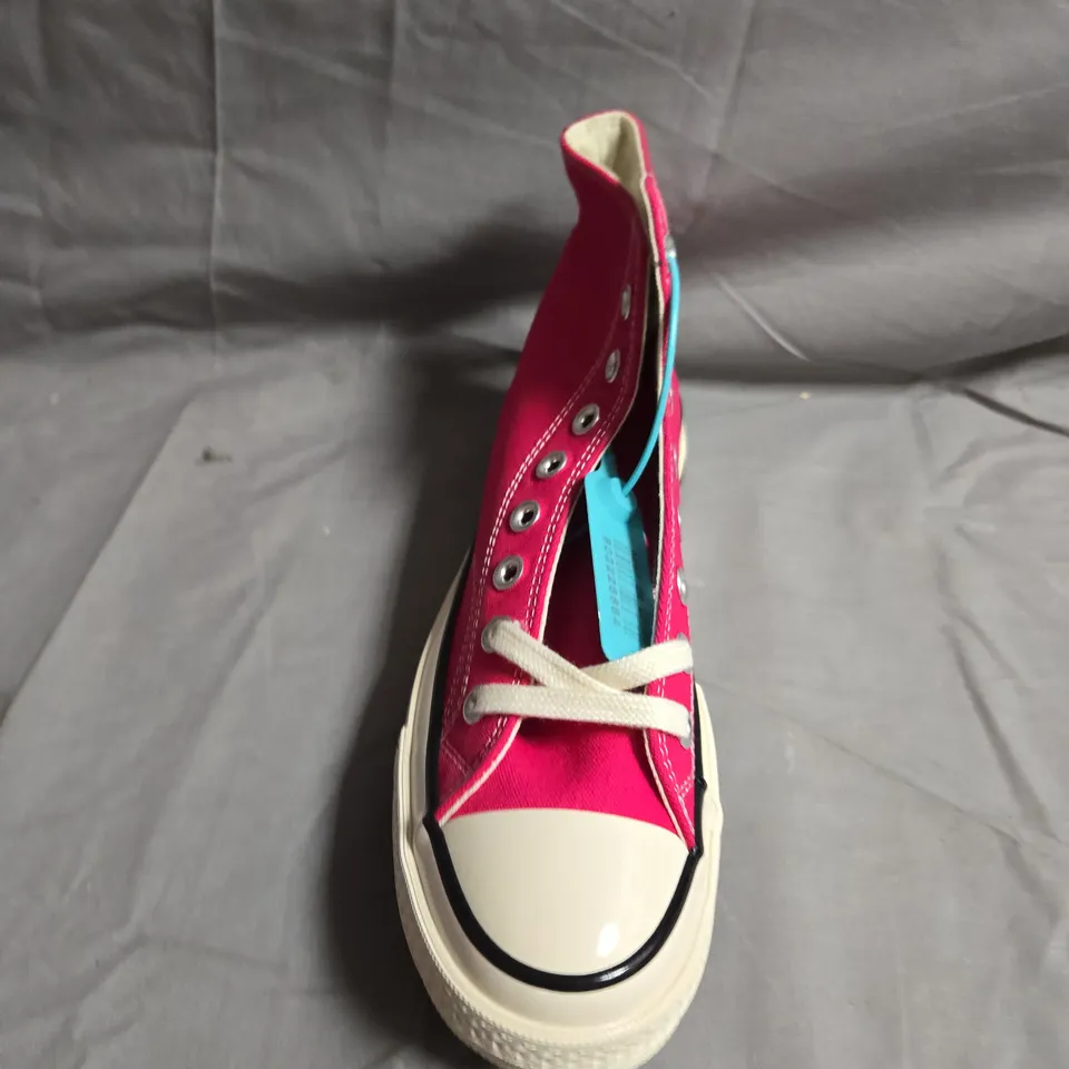 BOXED PAIR OF CONVERSE ALL STAR HIGH TOP TRAINERS - UK SIZE 7.5