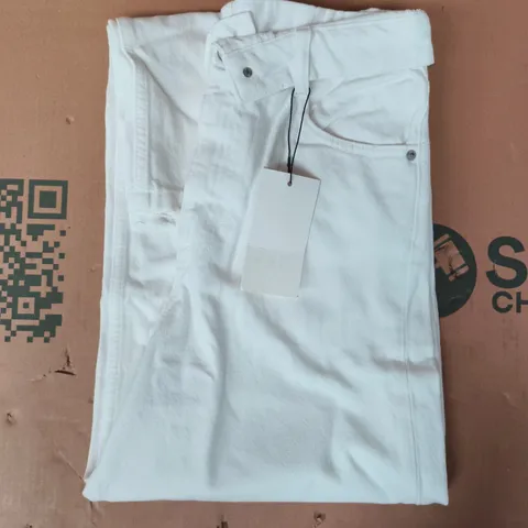 ZARA JEANS IN WHITE SIZE UK 6