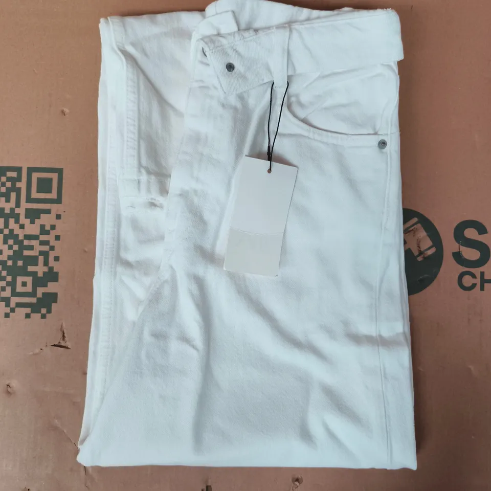 ZARA JEANS IN WHITE SIZE UK 6