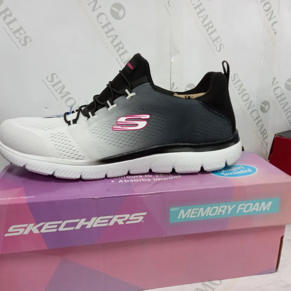 BOXED SKETCHERS MEMORY FOAM TRAINERS SIZE 7