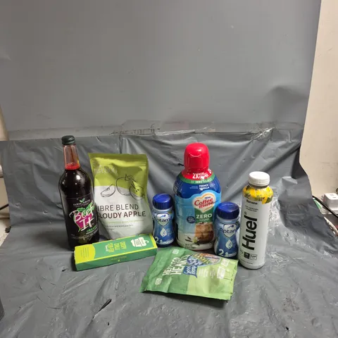 APPROXIMATELY 12 ASSORTED FOOD & DRINK ITEMS TO INCLUDE HUEL BANANA, NESTLE COFFEE MATE ICE COFFEE, BEET IT ORGANIC BEETROOT JUICE, ETC - COLLECTION ONLY