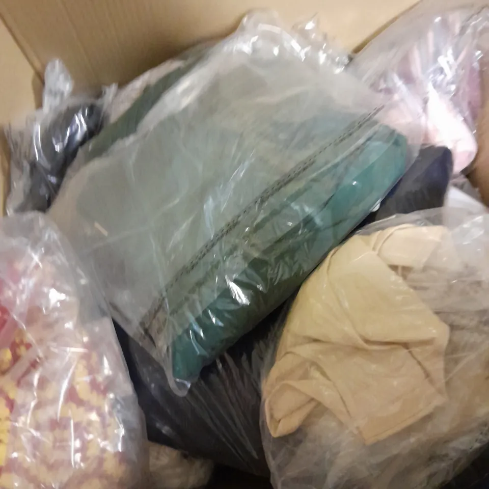 BOX OF APPROXIMATELY 10 CLOTHING ITEMS TO INCLUDE TROUSERS, CARDIGAN, JUMPER ETC
