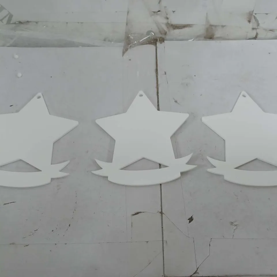 APPROXIMATELY 75 DECORATIVE HANGING STRARS 