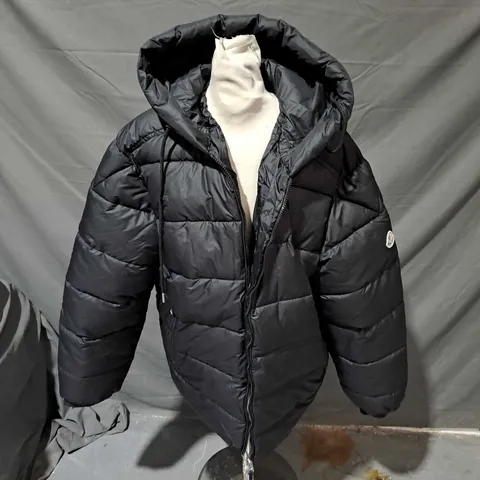 MONCLER ZIPPED PADDED COAT SIZE 3XL