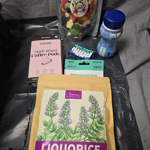 APPROXIMATELY 15 ASSORTED FOOD/DRINK PRODUCTS TO INCLUDE MIGHTY POUCH GUM, LIQUORICE TEA BAGS, APTAMIL DRINKS ETC