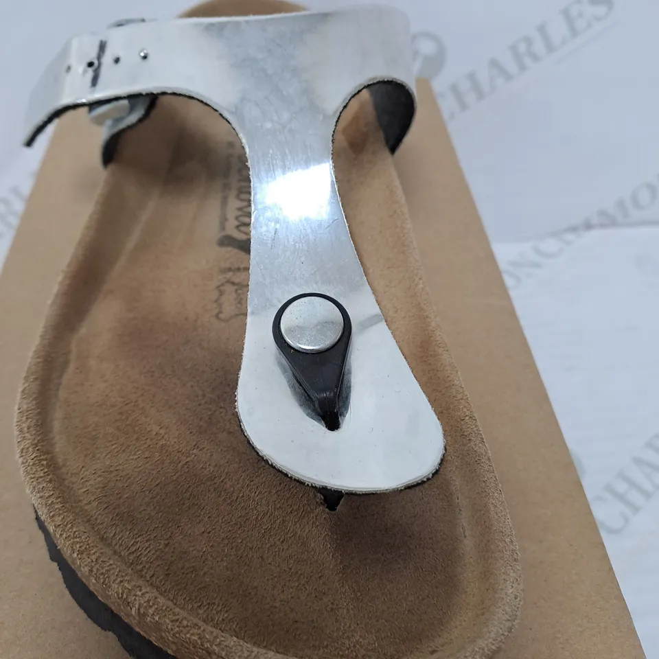 BONOVA OPEN TOE SANDAL SILVER SIZE 5