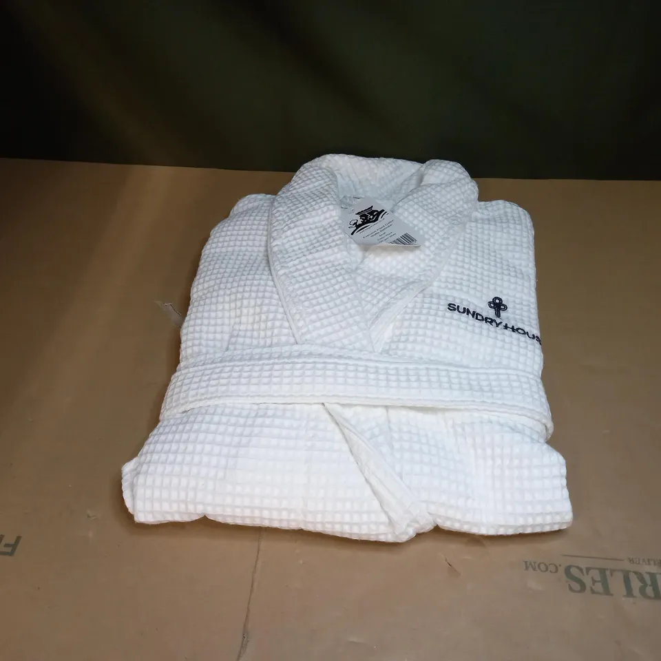 EXECUTIVE PIPED COTTON WAFFLE BATHROBE - SMALL