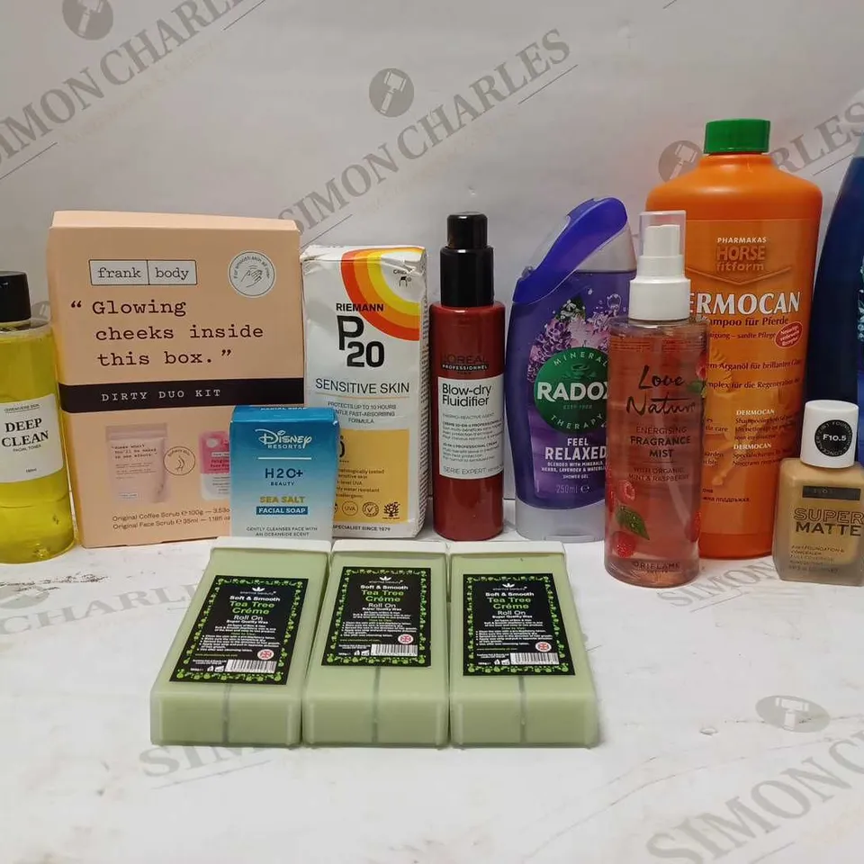 LOT OF APPROX 10 ASSORTED BEAUTY PRODUCTS TO INCLUDE L'OREAL BLOW-DRY FLUIDIFIER, RADOX SHOWER GEL, LOVE NATURE FRAGRANCE MIST, ETC 