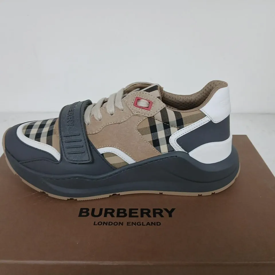 BURBERRY LOW TOP SNEAKER – GREY/ARCHIVE BEIGE, UK 5 (EU 38)
