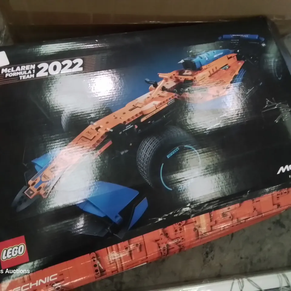PALLET OF ASSORTED PRODUCTS, INCLUDING, LEGO McLAREN 2022 F1, TOILET SEAT, ROLLER & VENECION BLINDS, OFFICE CHAIR.N