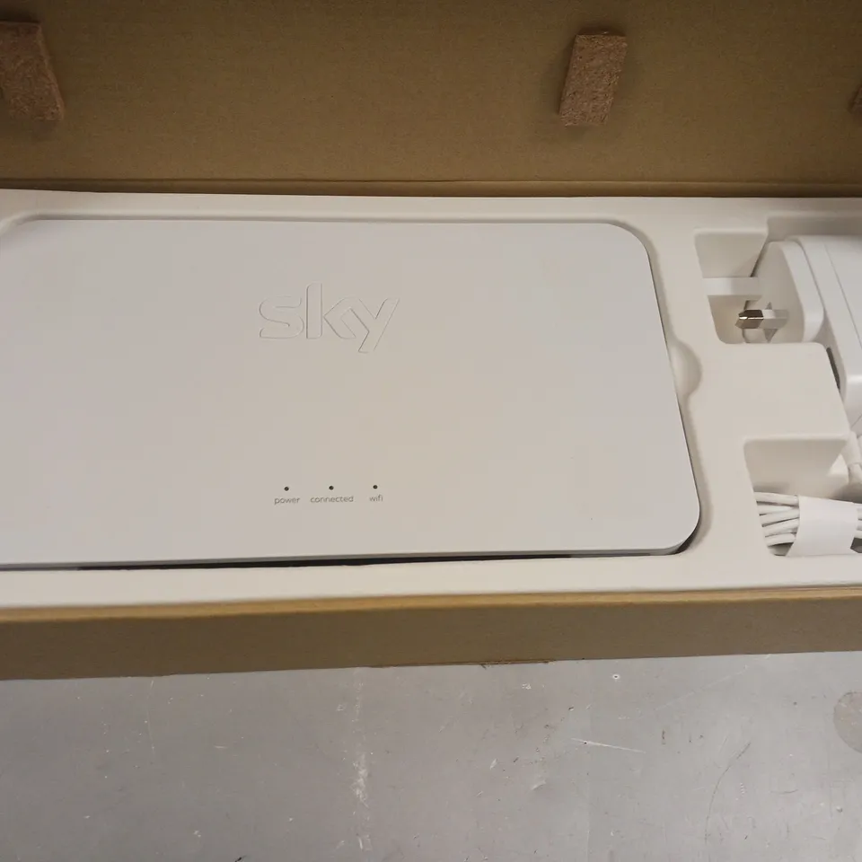 BOXED SKY BROADBAND BOOSTER WITH ACCESSORIES