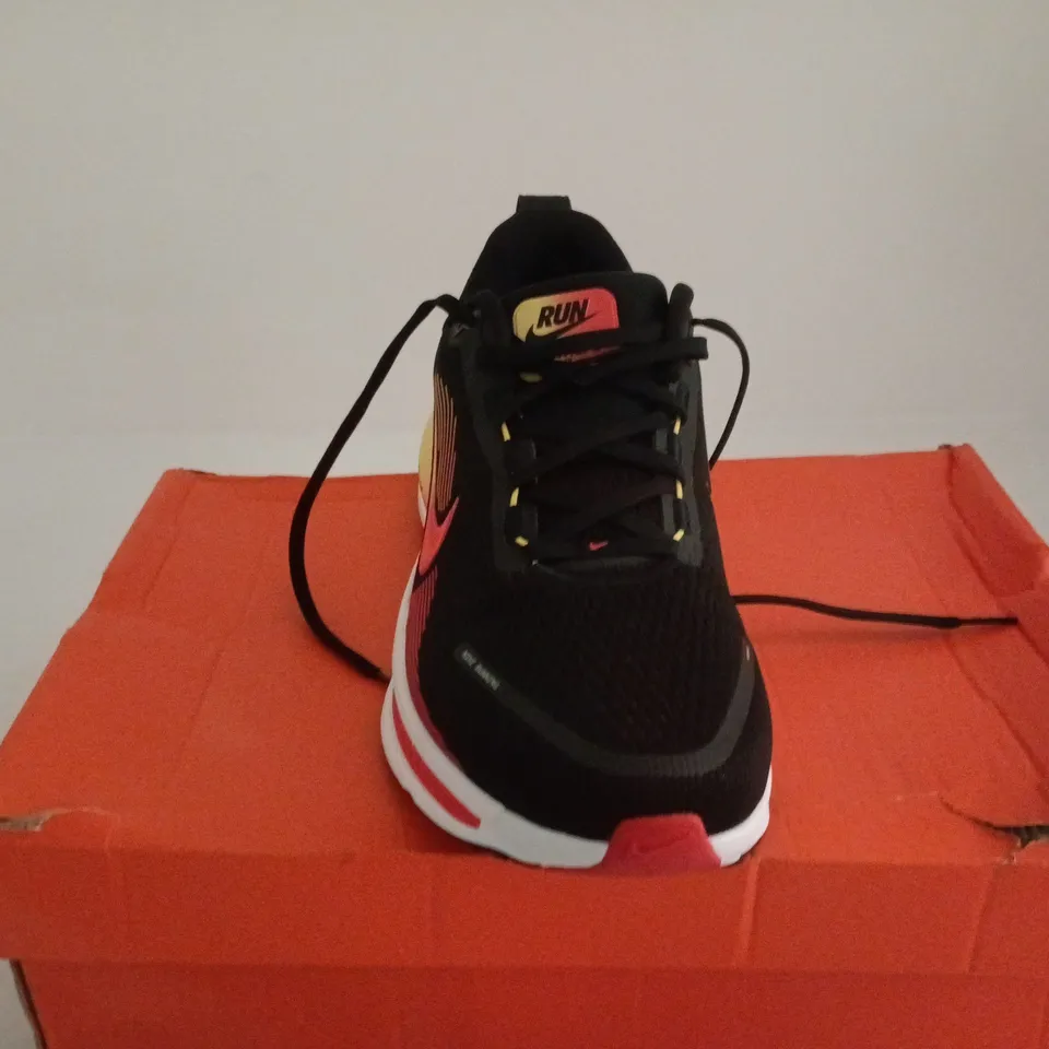 NIKE ZOOM X BLACK/MULTI TRAINERS SIZE UK 10 BOXED