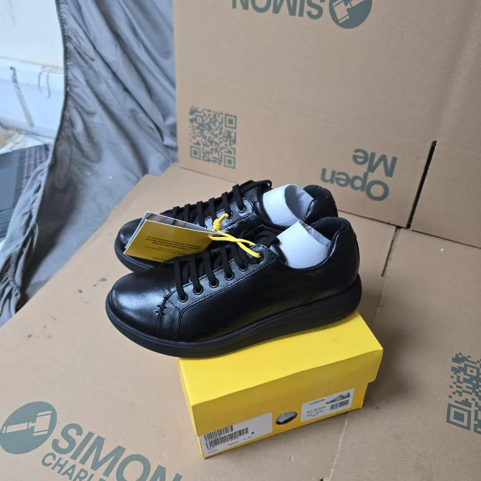 DAKOTA ALL BLACK TRAINERS – UK 5 (EU 38, US 7)