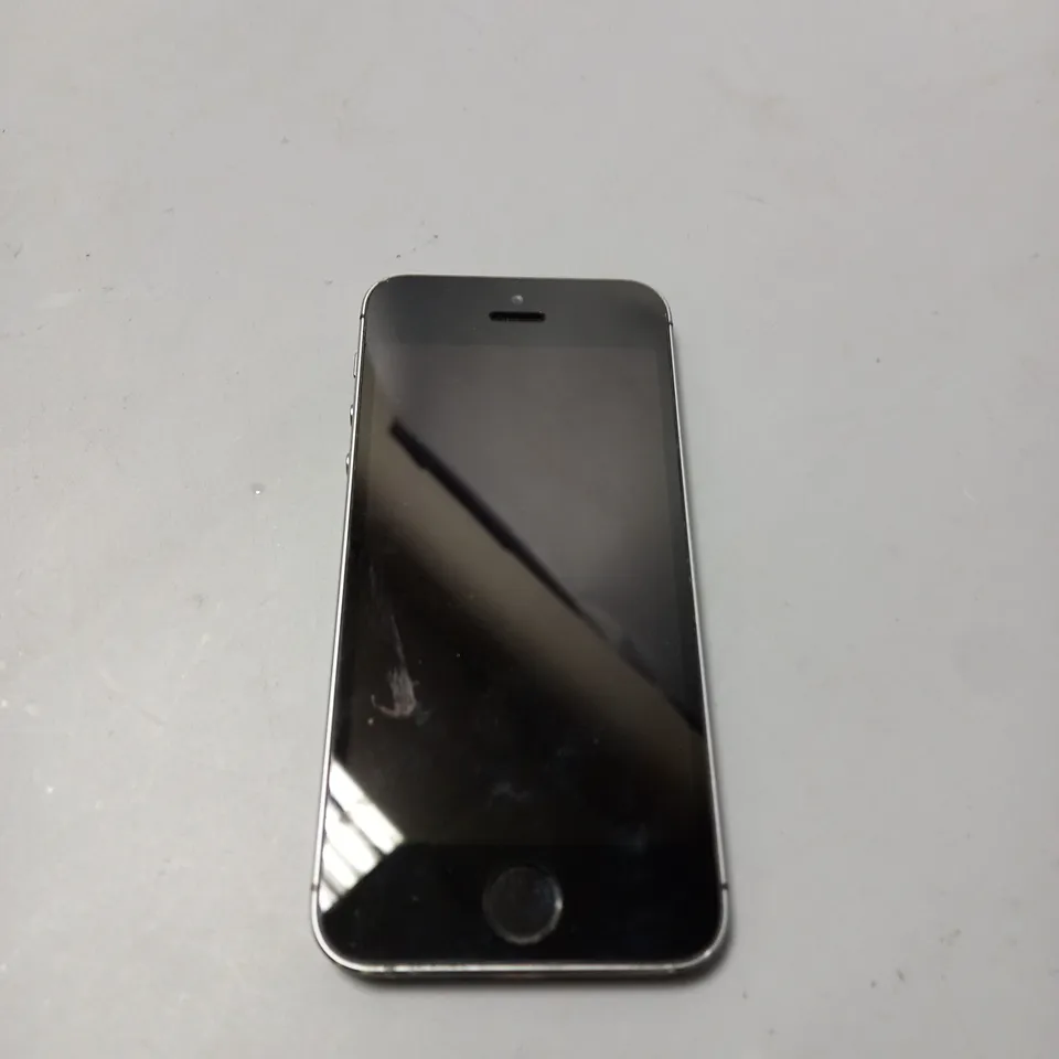 BOXED APPLE IPHONE SE SMARTPHONE 