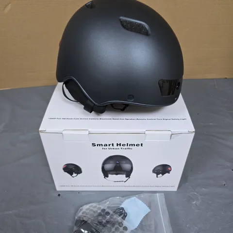SMART HELMET – 1080P FULL HD DASH-CAM, BLUETOOTH SPEAKER & REMOTE TURN SIGNALS