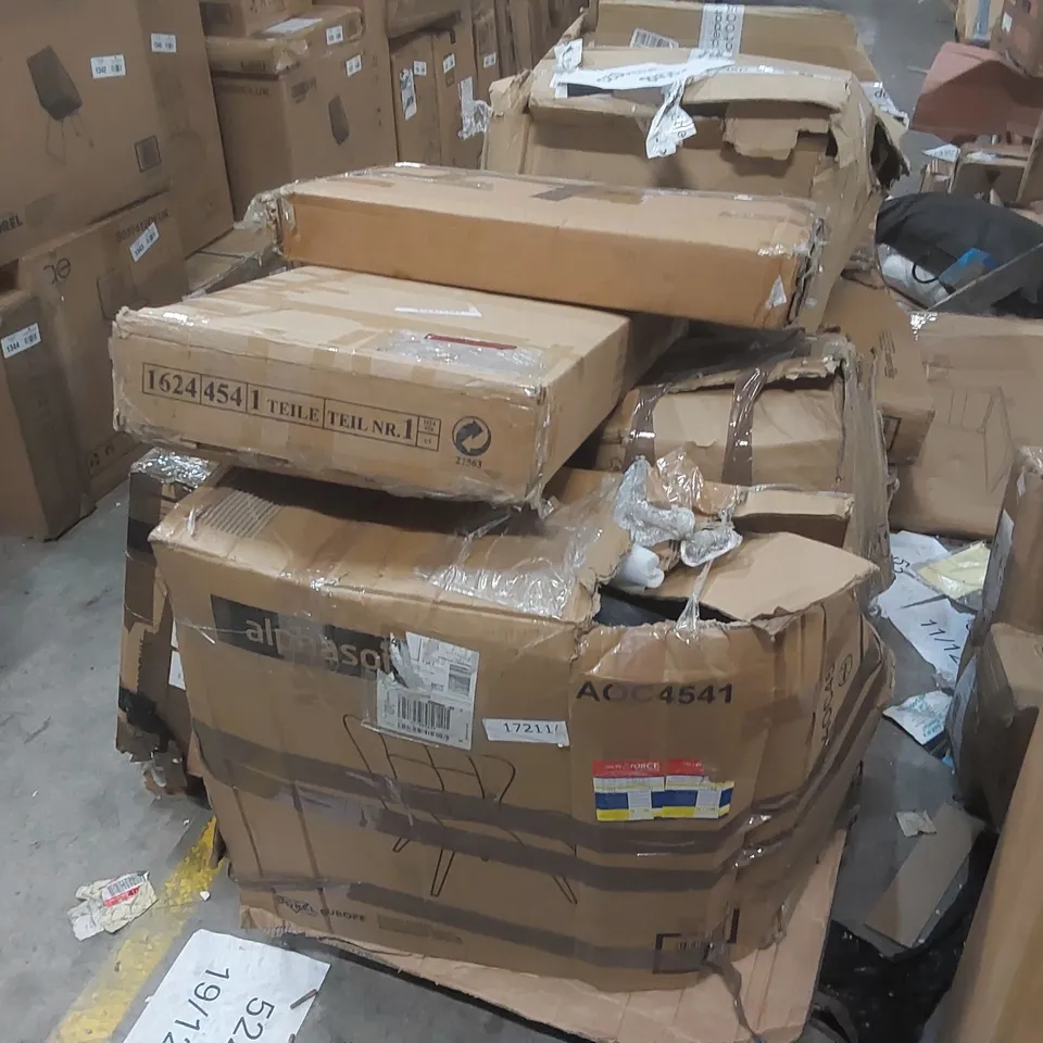 PALLET CONTAINING A LARGE QUANTITY OF ASSORTED DESIGNER FURNITURE PARTS 