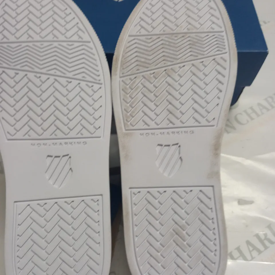 BOXED PAIR OF K.SWISS COURT FRASCO WOMENS TRAINERS IN NOUGAT - 4
