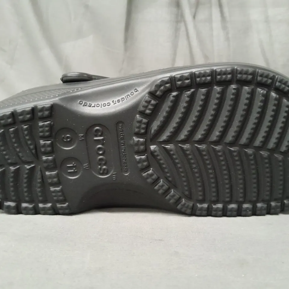 PAIR OF CROCS CLASSICS IN BLACK UK SIZE M8/W9