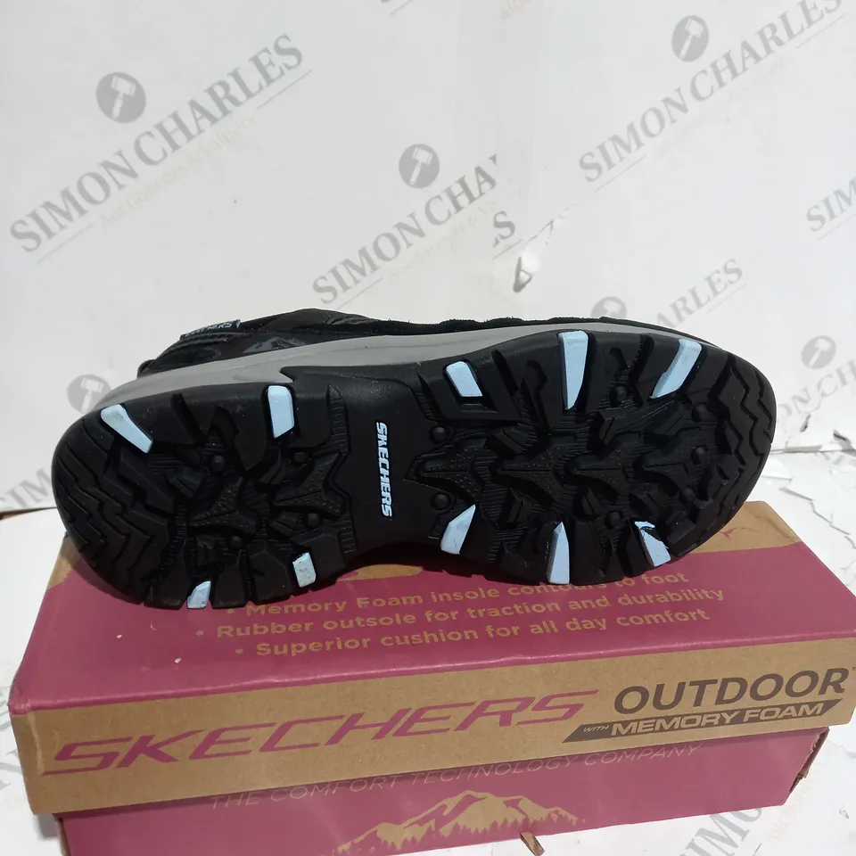 BOXED PAIR OF SKECHERS TREGO WATERPROOF HIKING BOOTS IN BLACK - SIZE 4