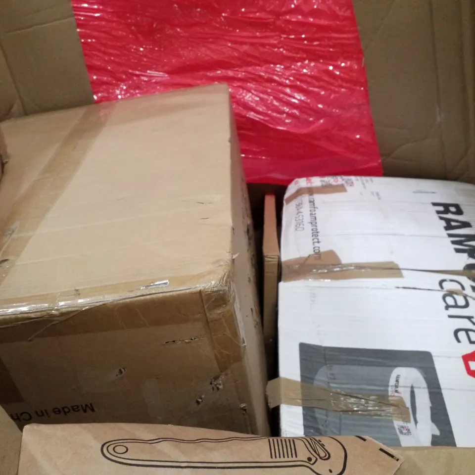 PALLET OF ASSORTED PRODUCTS INCLUDING CROSS-CUT PAPER SHREDDER, CEILING LIGHT FITTING, AUDIO TURNTABLE, GLASS MOUSEPAD 