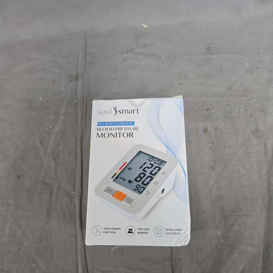 BOX OF APPROXIMATELY 12 ASSORTED ITEMS TO INCLUDE POWER BANK TORCH AND BLOOD PRESSURE MONITOR