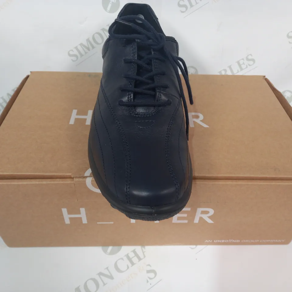 BOXED PAIR OF HOTTER SHOES IN BLACK UK SIZE 6