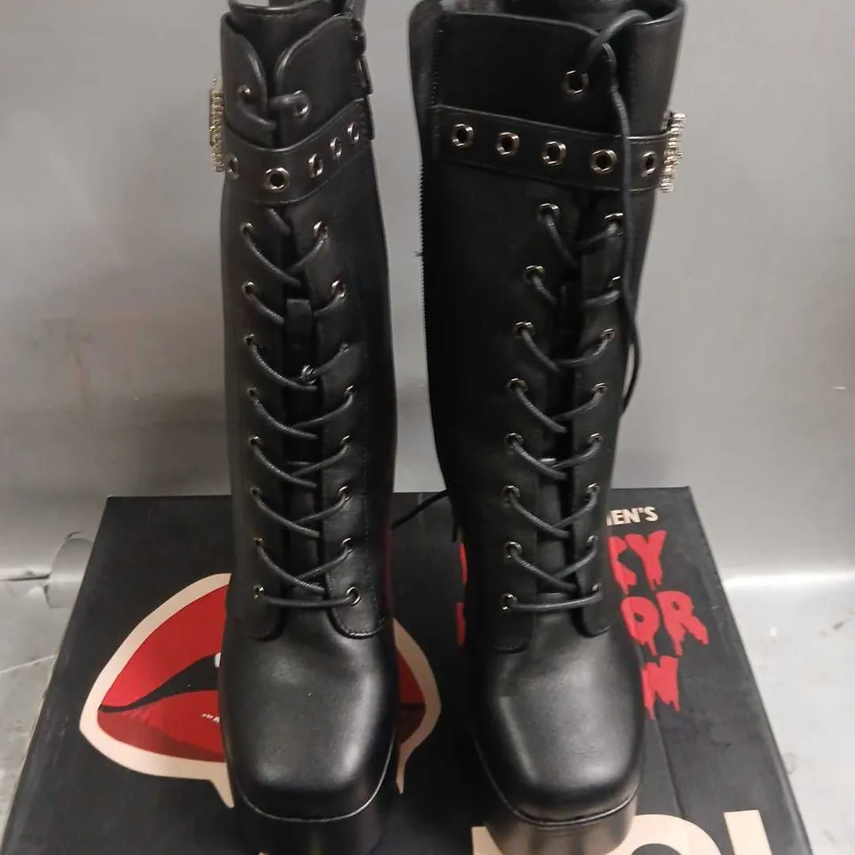 BOXED RICHARD O'BRIEN'S ROCKY HORROR X KOI THRILL ME LIPSTICK HEELED BOOTS SIZE 6