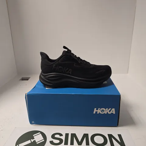 BOXED PAIR OG HOKA CLIFTON TRAINERS SIZE UK 8.5