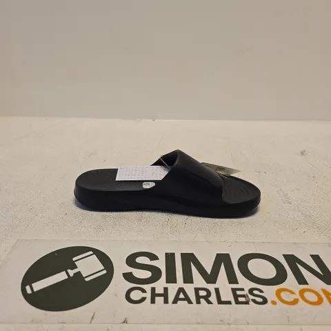 LIGHTSHIFT SLIDE BLACK – UK 8 (US 8, EU 42)