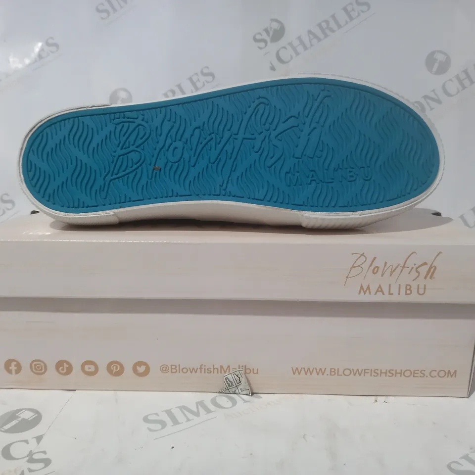 BOXED PAIR OF BLOWFISH MALIBU SNEAKERS IN TAN SIZE 6