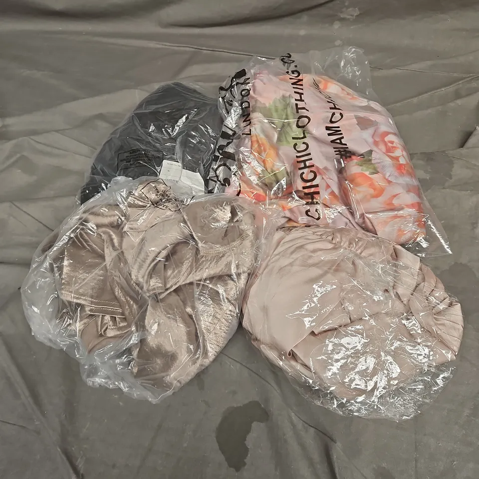 APPROXIMATELY 20 ASSORTED CLOTHING ITEMS IN VARIOUS STYLES AND SIZES 