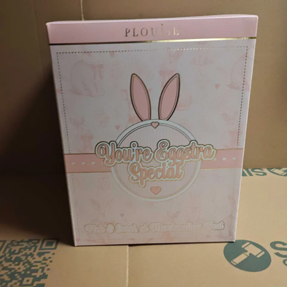 PLOUISE YOUR EGGSTRA SPECIAL PINK & SWEET COSMETIC GFT SET